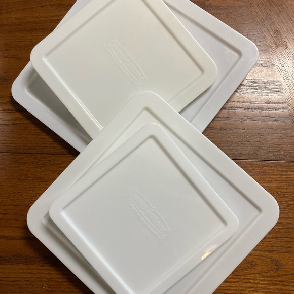 Set of 4 bakeware with lids. Also set of 3 trivets. - Picture 3 of 3